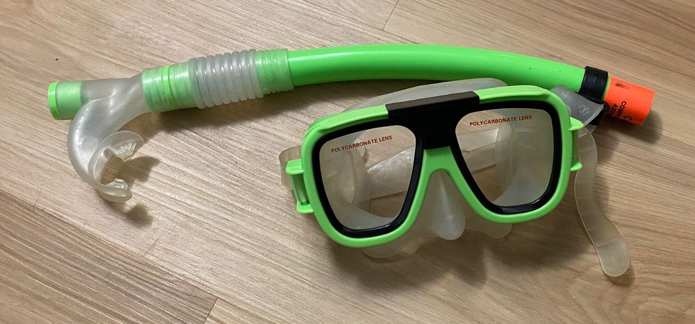 Nadadeiras Radbug Triboard  (nº38-39) + Conjunto de mergulho Intex (mascara e tubo respirador)