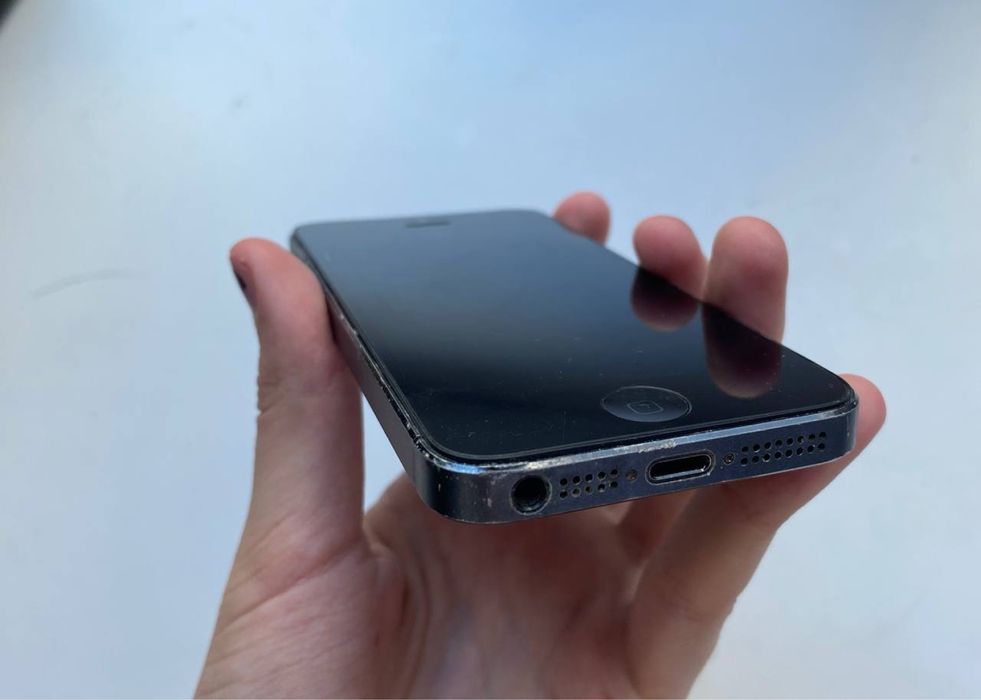 Продам iphone 5.