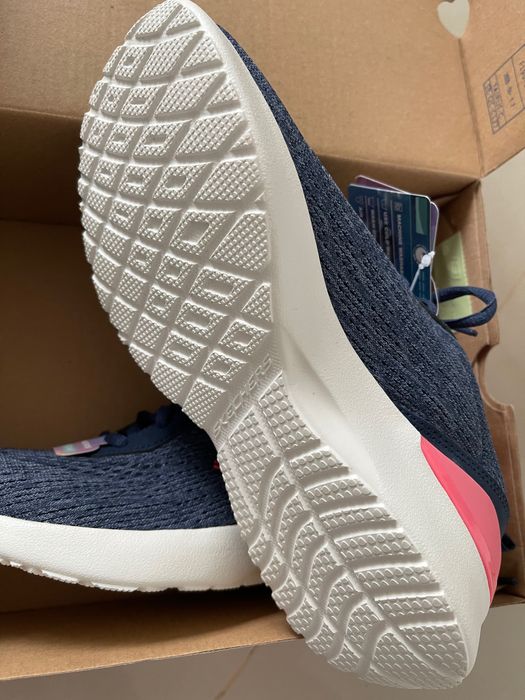 Tênis sketchers novos