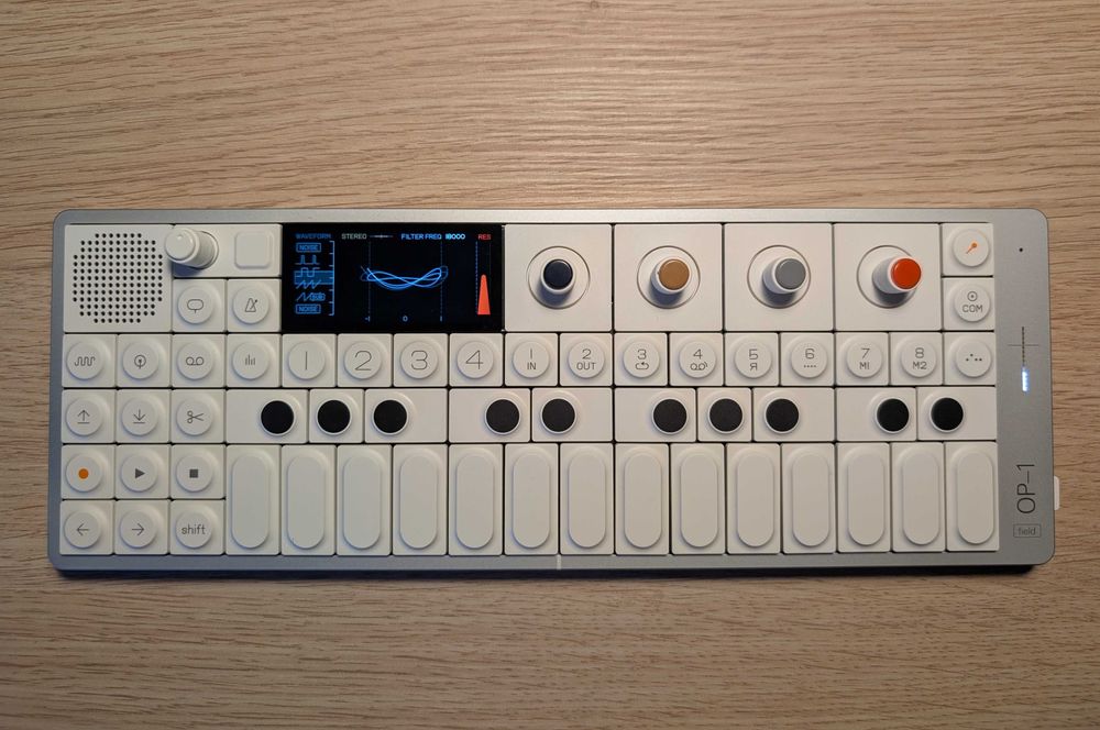 teenage engineering OP-1元箱 USBケーブル付き teenage engineering OP-1元箱 USBケーブル付き - メルカリ