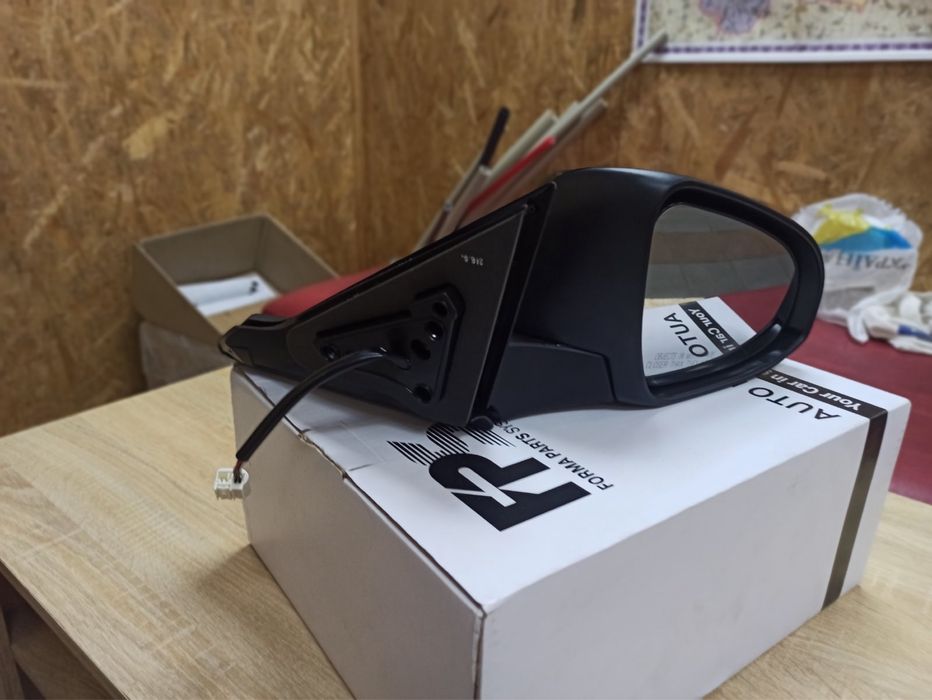 Продам дзеркало праве Toyota Camry SE 55