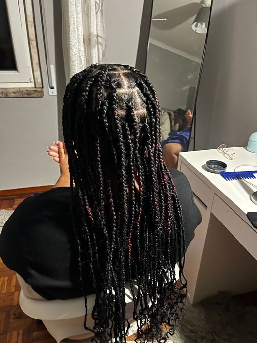 Unhas e tranças ao domicílio