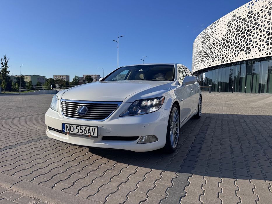 Lexus LS