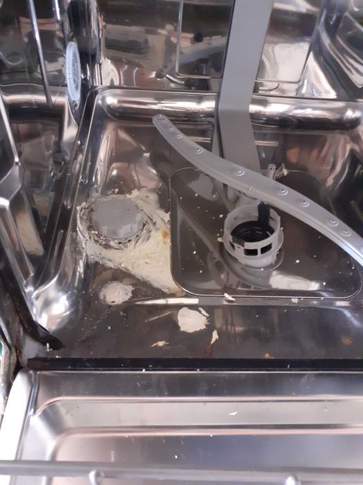 Máquina lavar loiça Indesit (perde água)