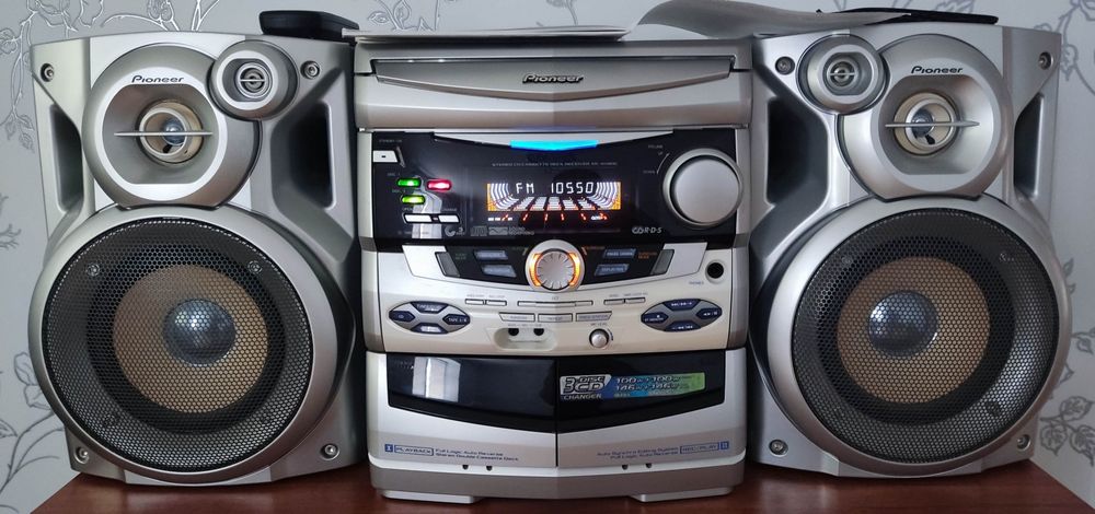 Музыкальный центр  Pioneer xr4900 в ідеальному стані