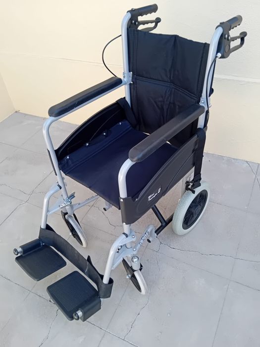 Cadeira de Rodas Manual Dobrável – Como Nova