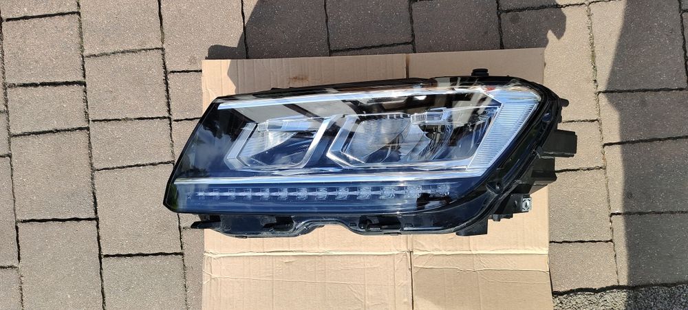 Reflektor lewy LED VW Tiguan II