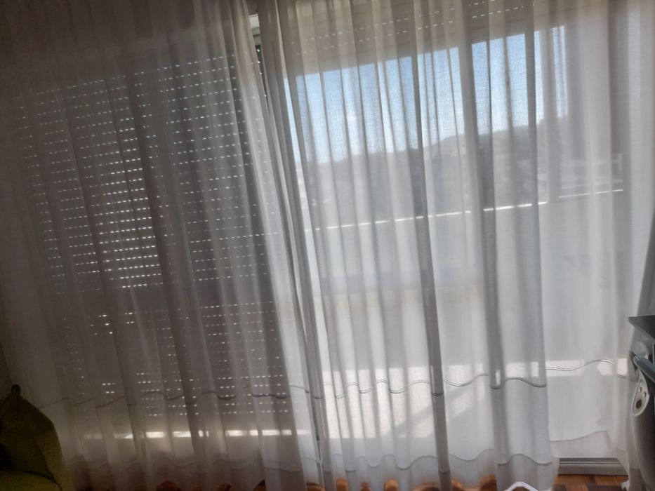 2 Cortinas com baínha em ponto aberto