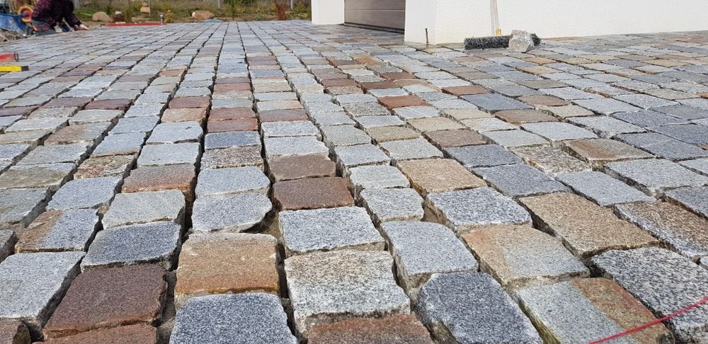 Kostka granitowa cięta płomieniowana starobruk brukowiec kamień polny