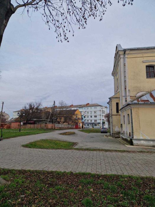 квартира на землі у самому центрі міста