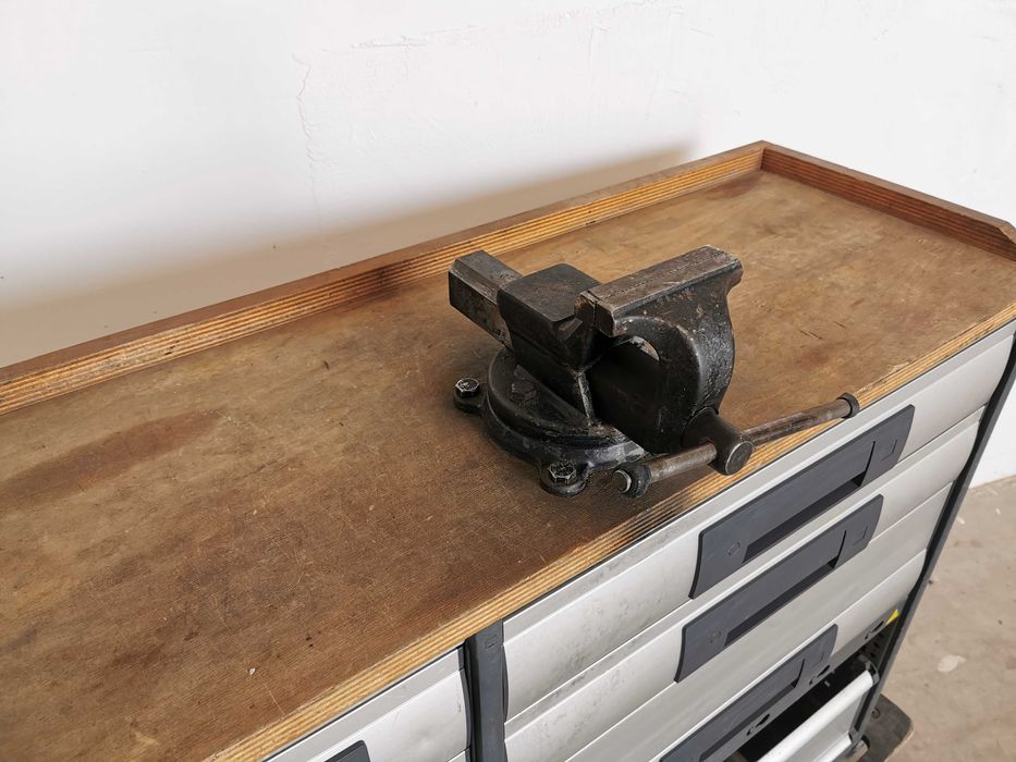 Szafka regał z szufladami na narzędzia do warsztatu garażu kampera bus