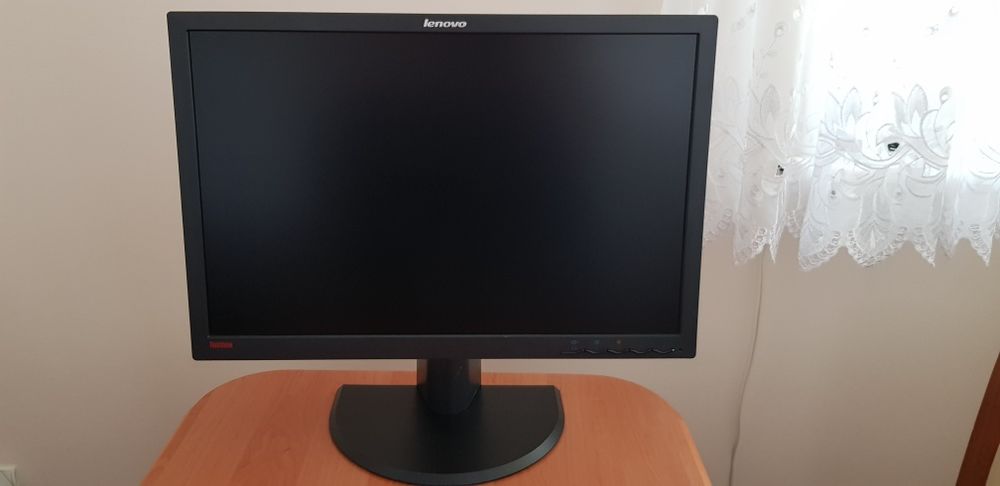 Monitor lenovo 24" ThinkVision