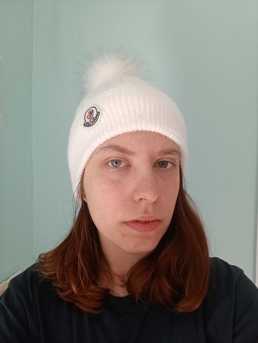 Білосніжна шапка moncler (s/m adult/teen)