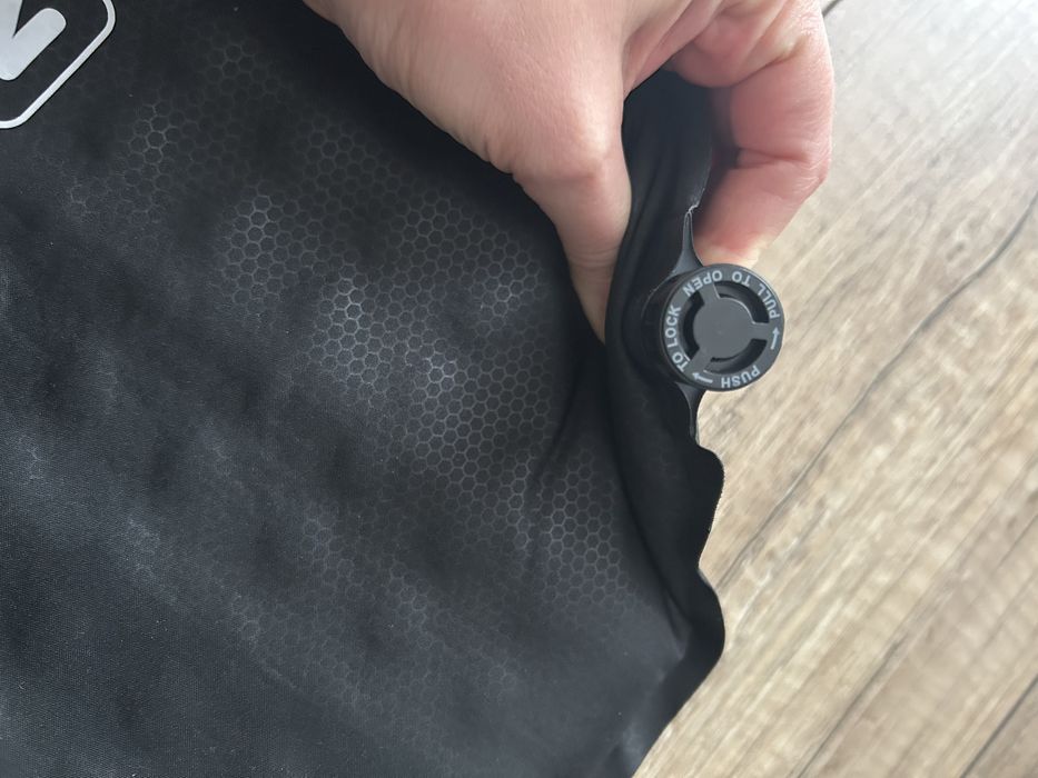 Volven Mata Samopompująca Ultralight R-Value 2.9 - Czarny