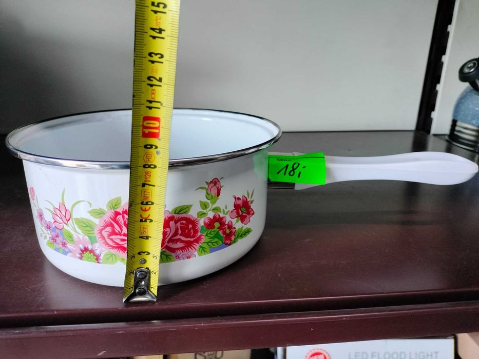 Rondelek emaliowany duży nowy sprawny z wygodną rączka do podgrzewania