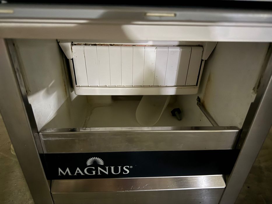Máquina de Gelo Profissional Magnus MP 25/6 – 25kg/24h