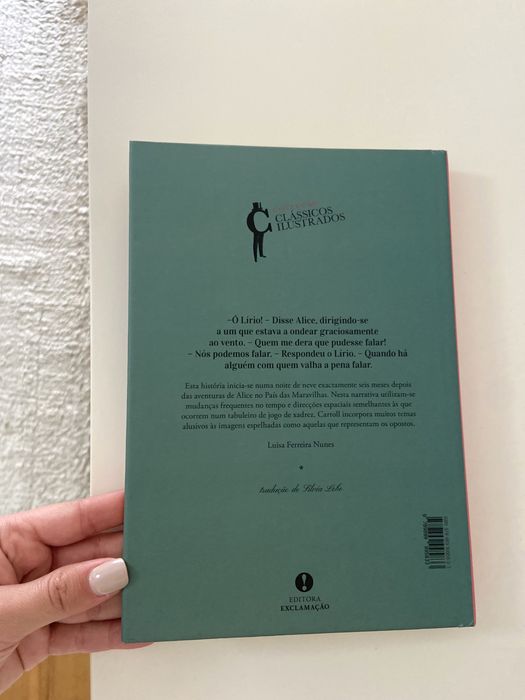 Livro Alice do outro lado do espelho e o que lá encontrou