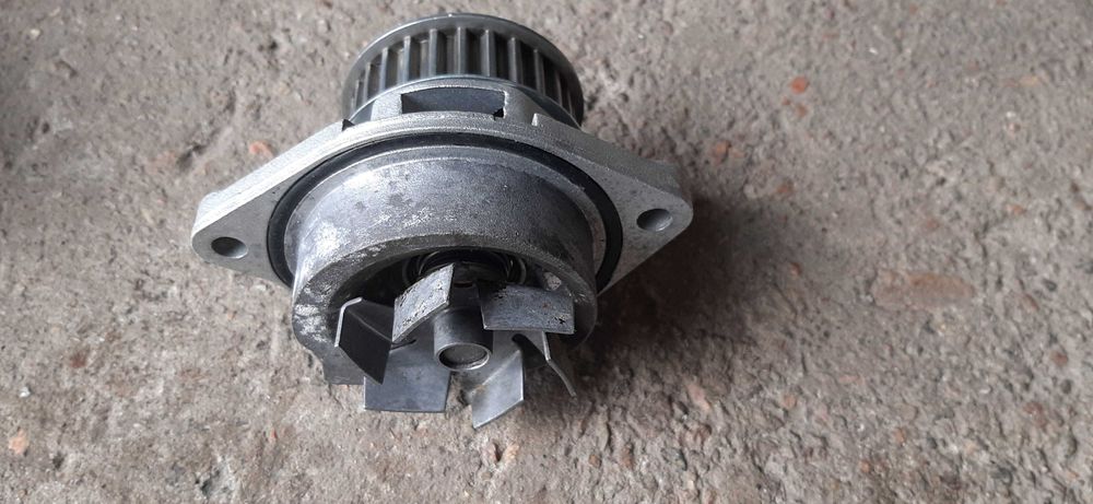 Продам помпу Skoda Fabia для двигуна 1.4