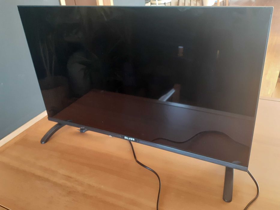 TV Silver IPFR-32/411593 ecrã partido