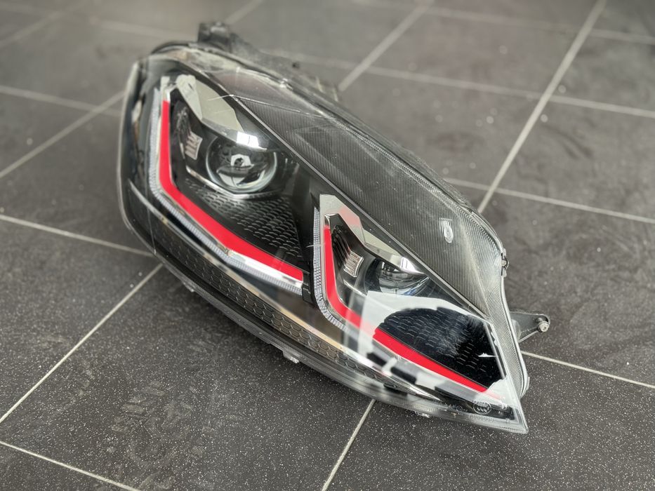 Farol Direito Golf 7.5