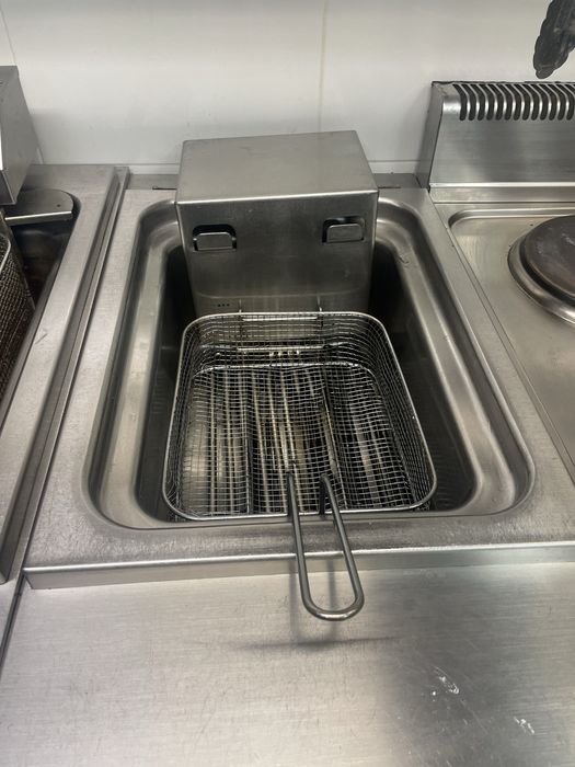 Fritadeira Profissional Charvet – 1 Cuba (15–18L) com Armário