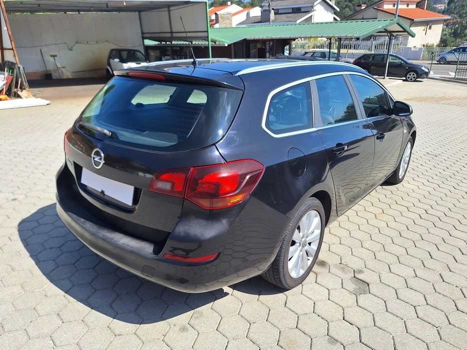 OPEL ASTRA SPORT TOURER  2011