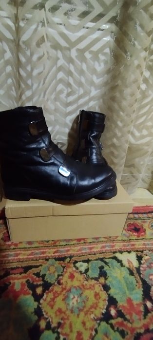 Продам ботинки осінні  кожані.