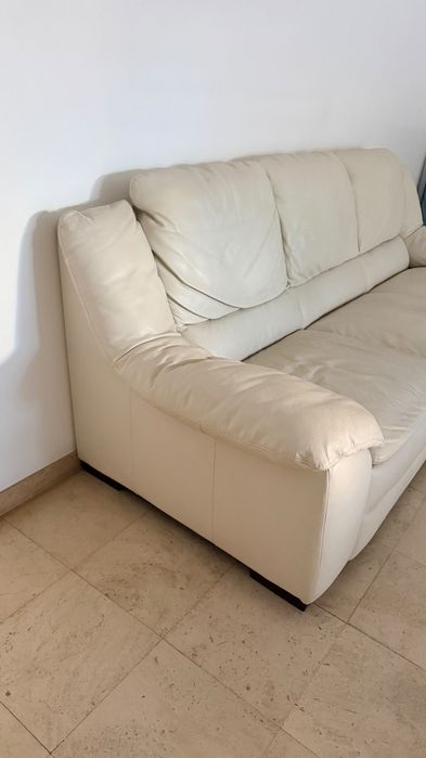 Sofá de pele  230x90 faz cama