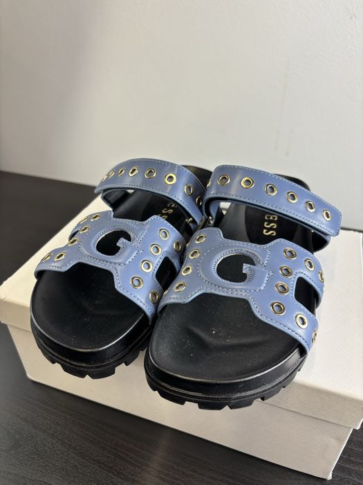 Damskie czarno niebieskie skórzane klapki GUESS rozmiar 38