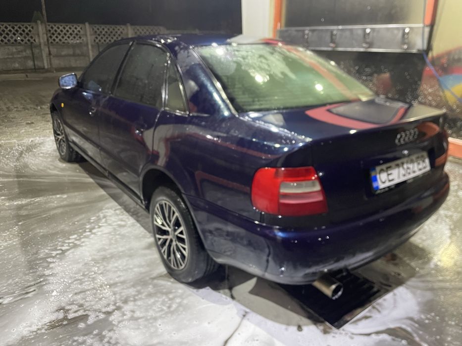 Продам Ауді а4.
