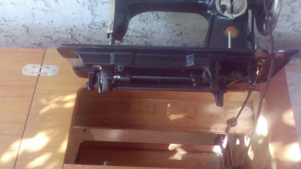 Швейная машинка ПМЗ им. Калинина стол тумба ссср отличное состояние