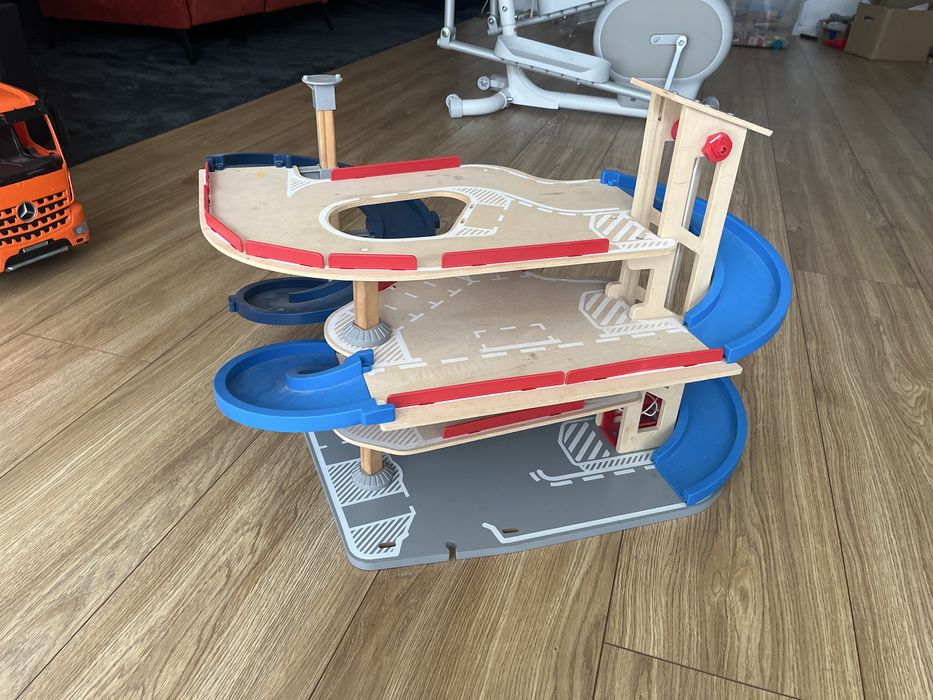 Parking zjeżdżalnia garaż playtive dla samochodów lidl