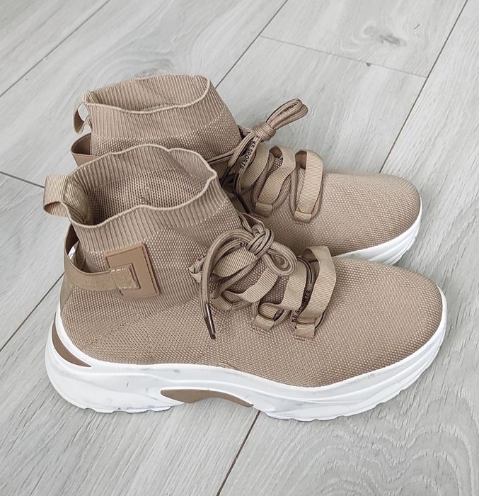 Beżowe elastyczne sneakersy r 39/40