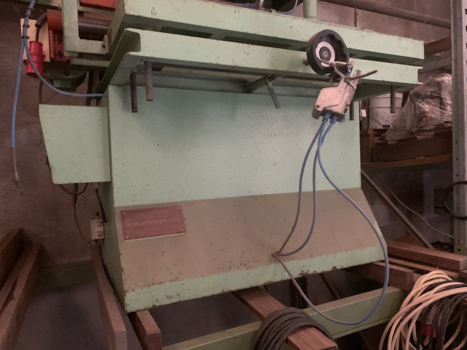 Banco de carpinteiro tenho 10 maquinas para venda