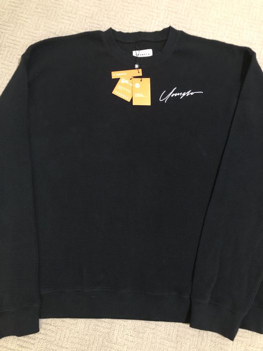 Мужская футболка с длинным рукавом.