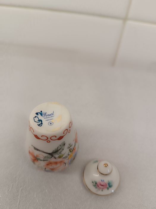 Pote Miniatura 7 cm. Porcelanas Forart. Novo