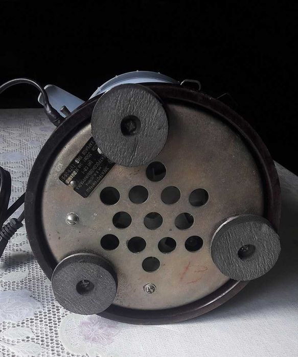 Соковыжималка антикварная, СССР, требует ремонта.