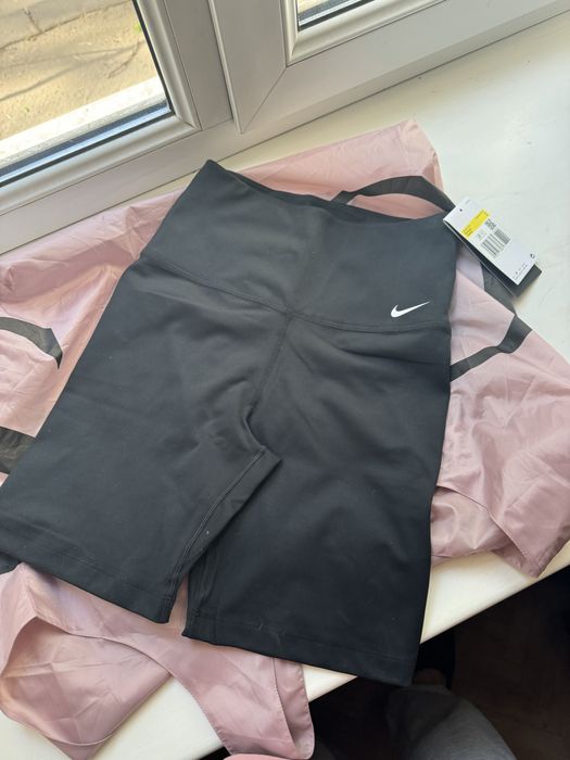 Велосипедки Nike NS NK CLSC HR 8IN SHORT DV7797-010 р. S чорний