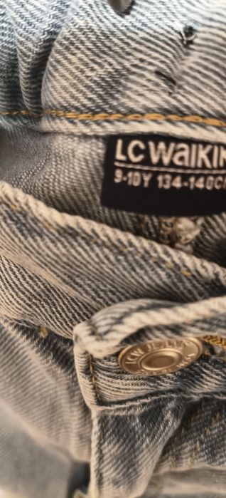 Джинси від бренду LC Waikiki