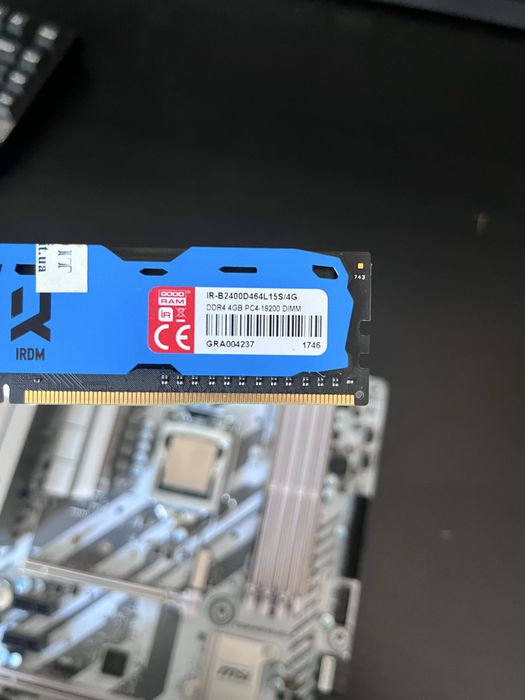MSI B250M Mortar Arctic + Intel Core i5-7400 + 4 GB DDR4