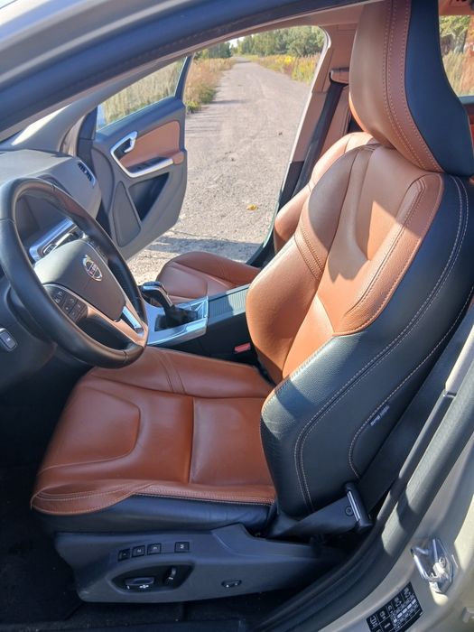 Sprzedam super auto volvo v60-2016r