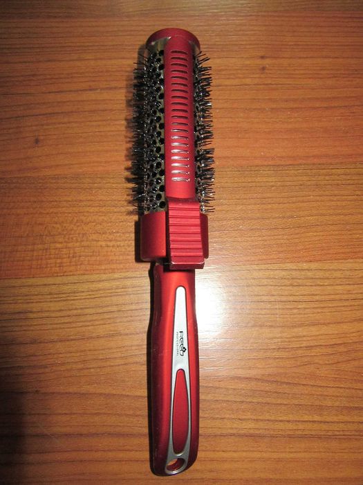 Szczotka-Lokówka do modelowania z zestawem PartyTime w saszetce.