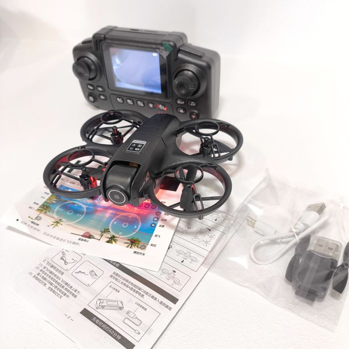 Дрон з камерою в захистом лопастей, з екраном
