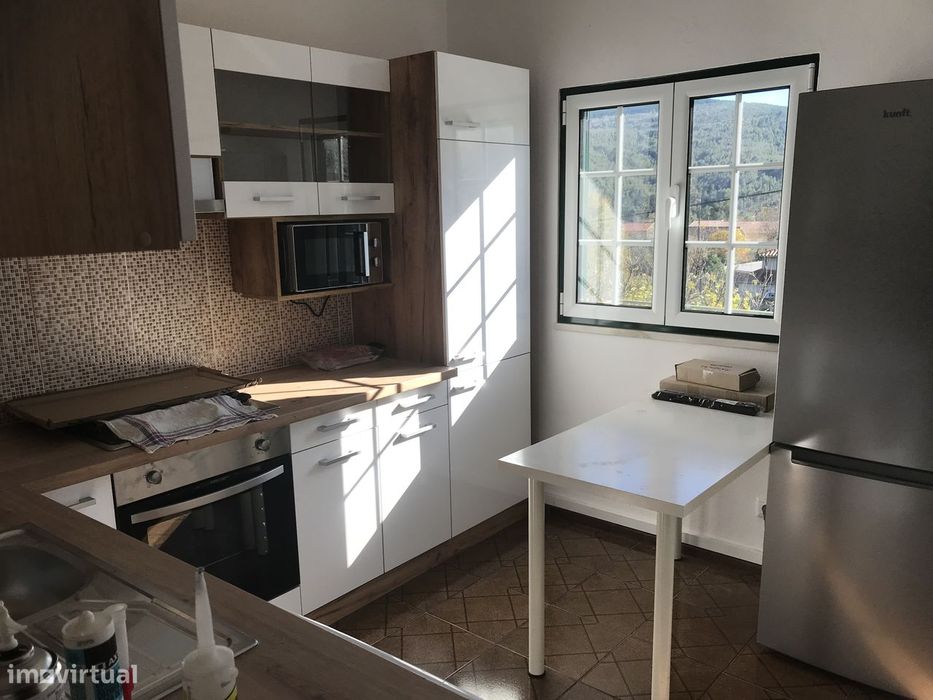 Apartamento T2 com varanda e cozinha equipada