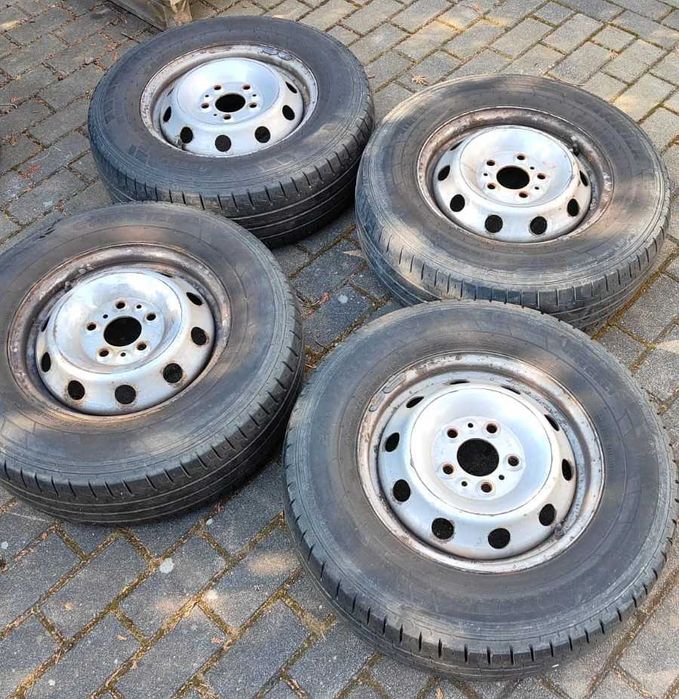 Opony 215/70 r15C komplet 4 szt z felgami
