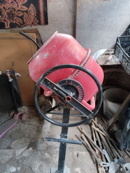 Оренда інструменту ,торцювальна пила, нівелір, відбійник,бензобур.