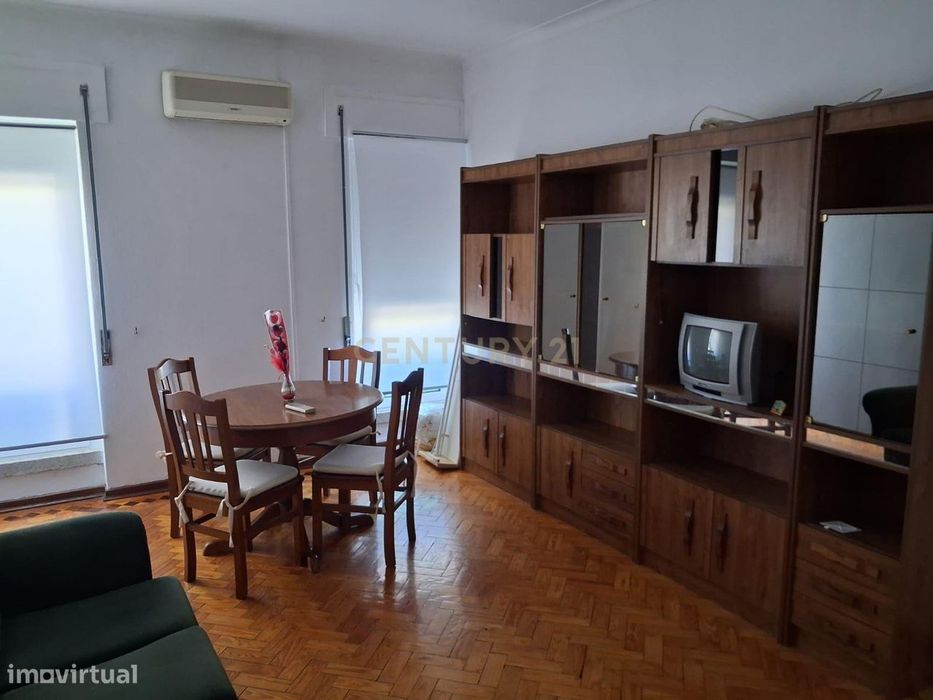 Apartamento para “ARRENDAMENTO”, de tipologia T3, com 1 WC, varanda co