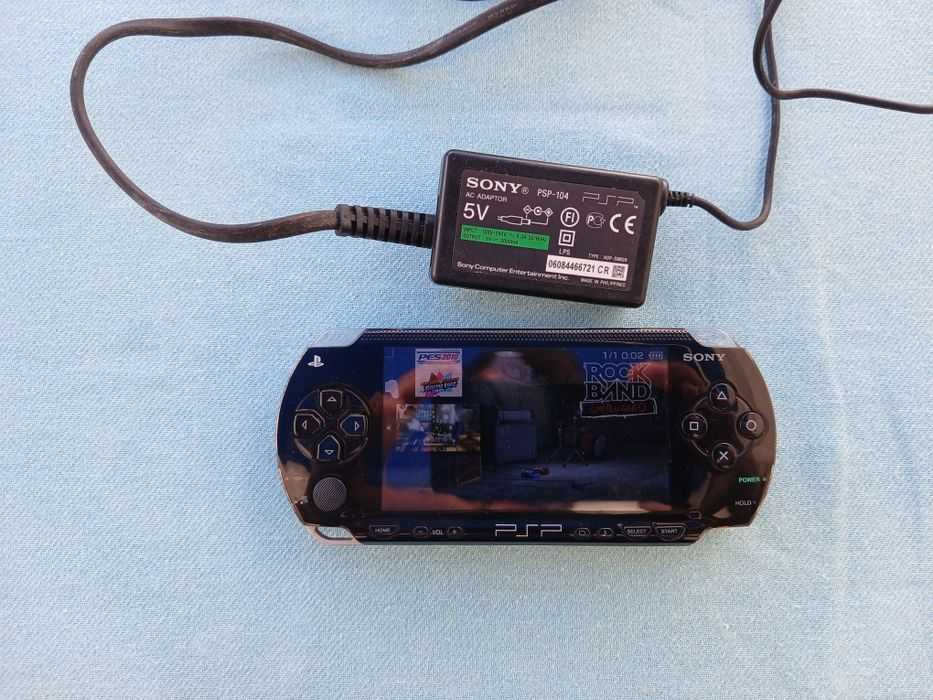 Consola portátil PSP 1004 com cartão 4Gb e 3 jogos