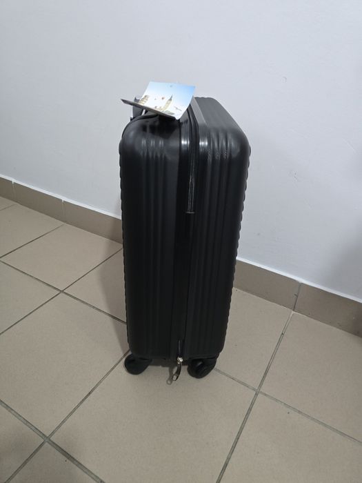 Walizka plastikowa czarna mała nowa