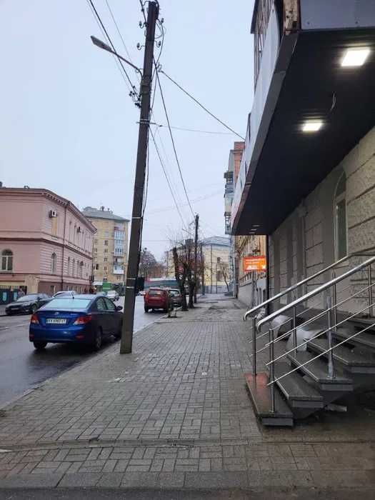 Продаж фасадного приміщення 250 м кв. центр